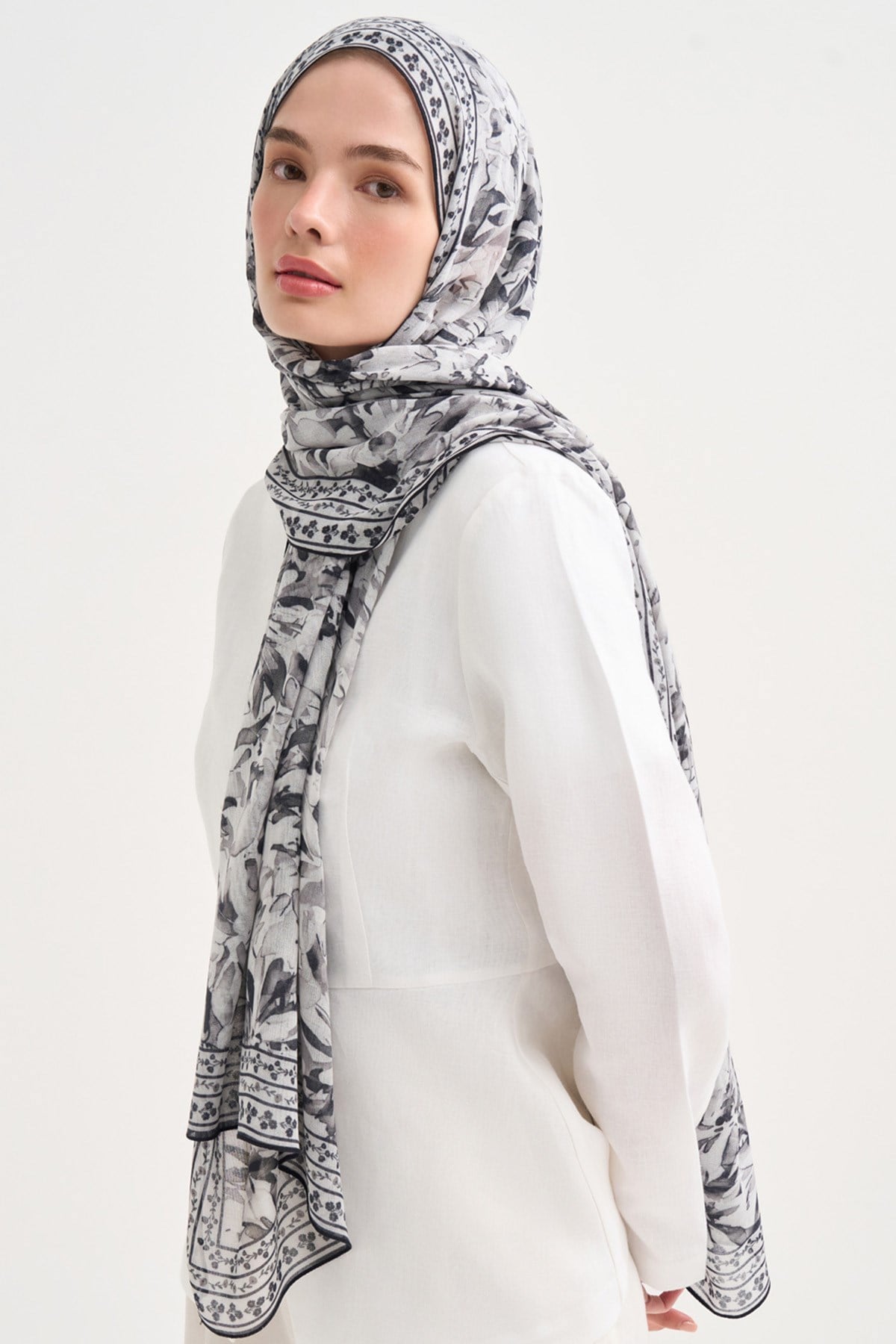 Lavena Aria Viscose Scarf Black