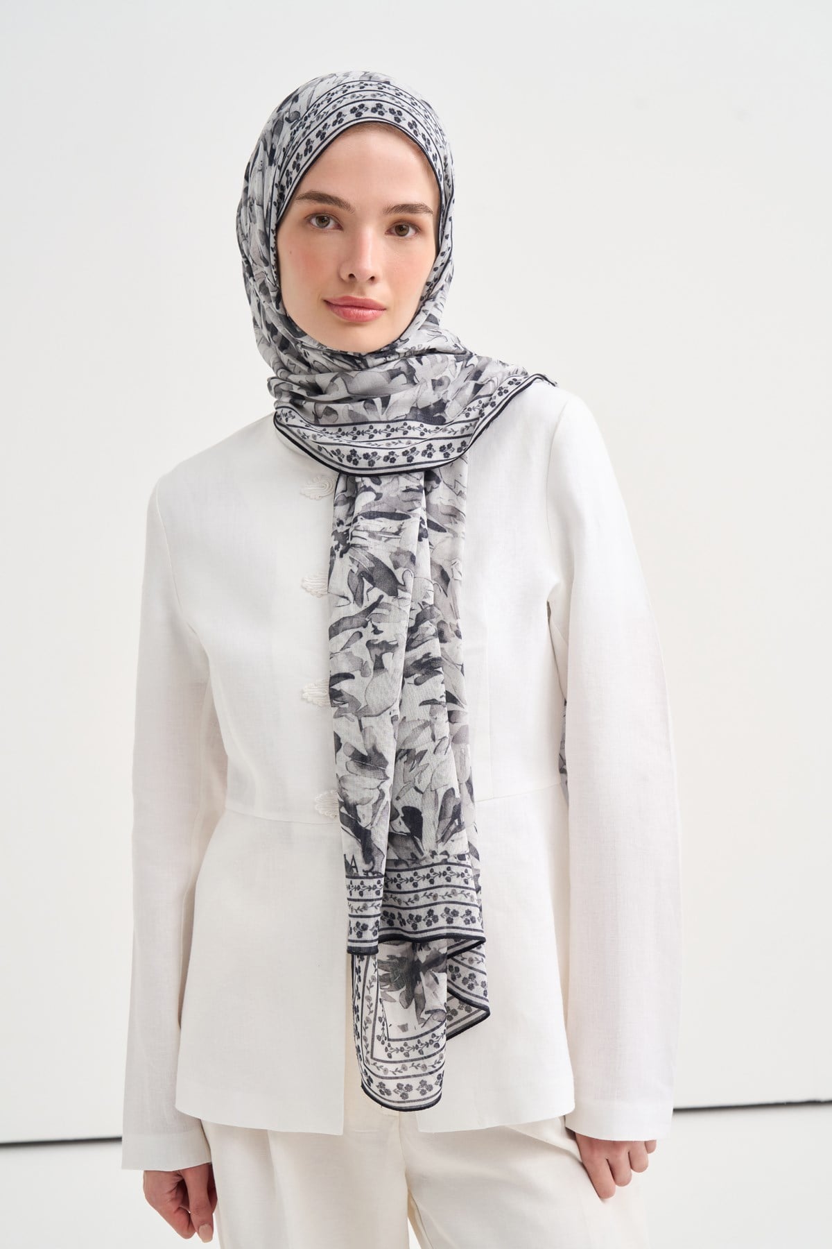 Lavena Aria Viscose Scarf Black