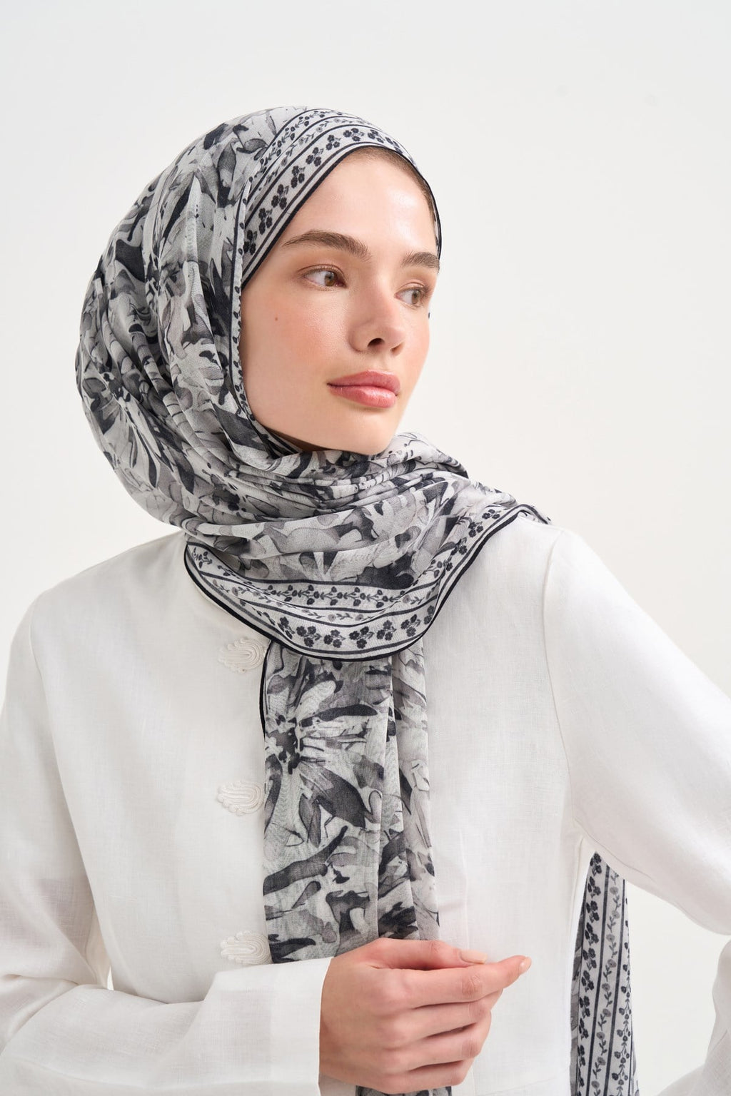Lavena Aria Viscose Scarf Black