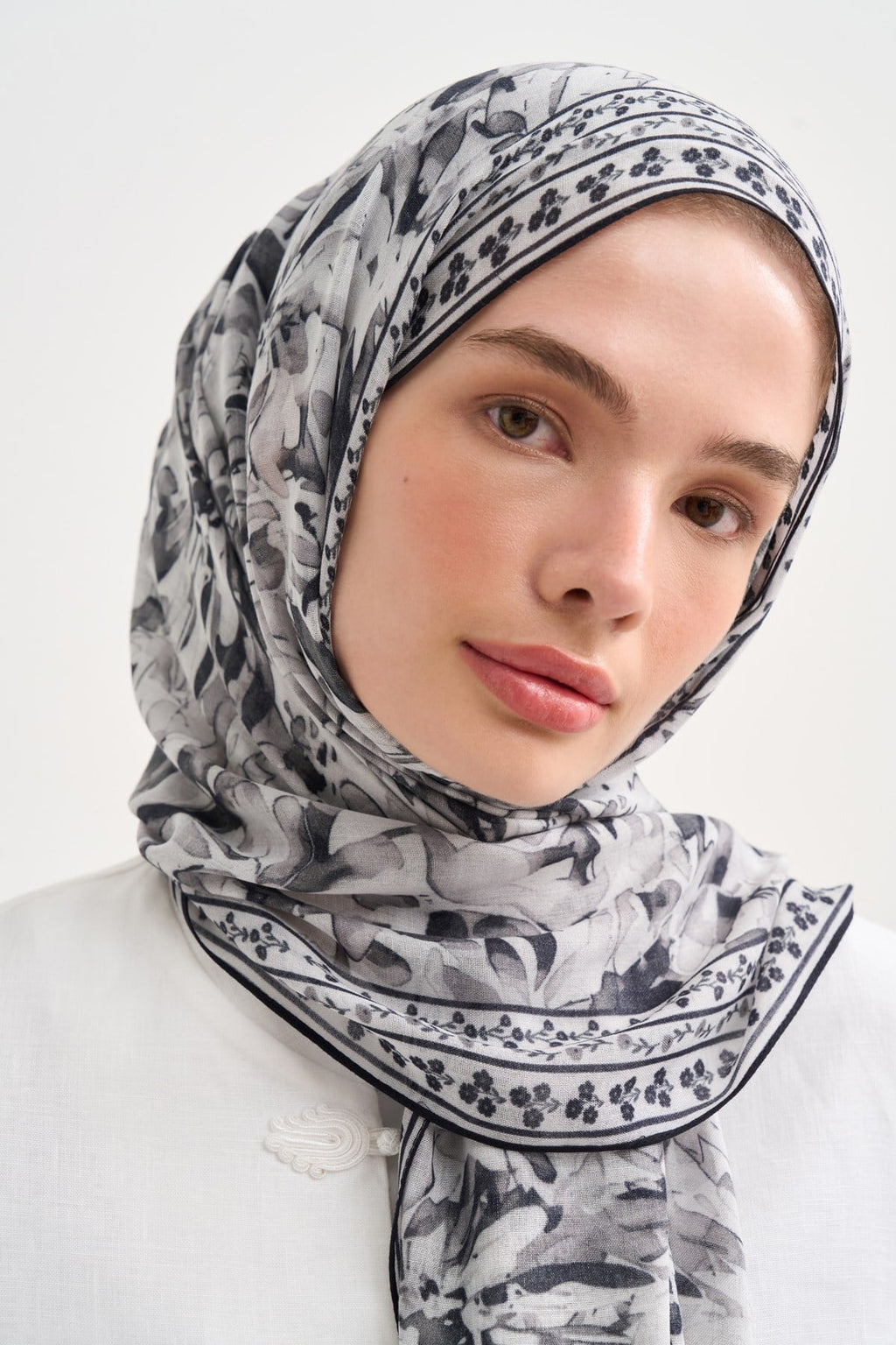 Lavena Aria Viscose Scarf Black