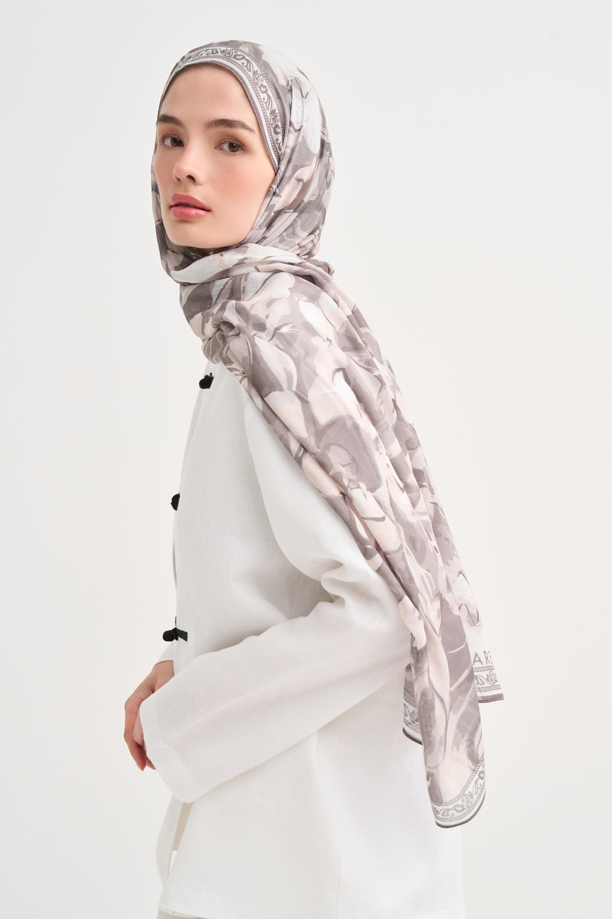 Rosalie Aria Viscose Scarf – Gray