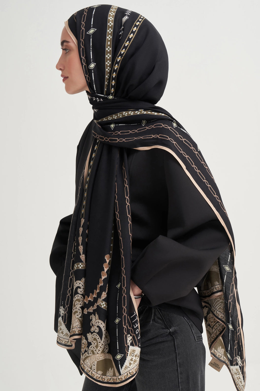 Saphire Incira Viscose/Rayon Scarf Vizon