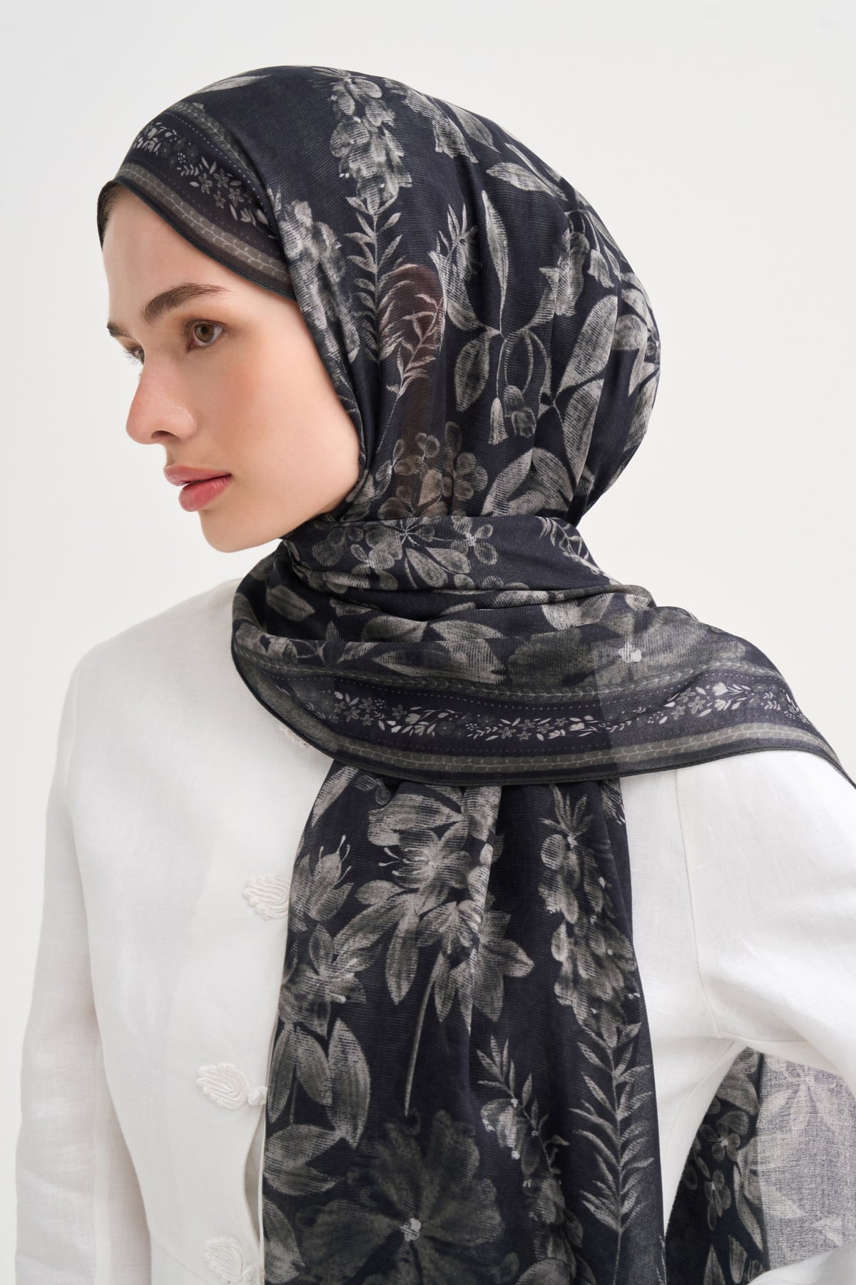 Solene Aria Viscose Scarf Black
