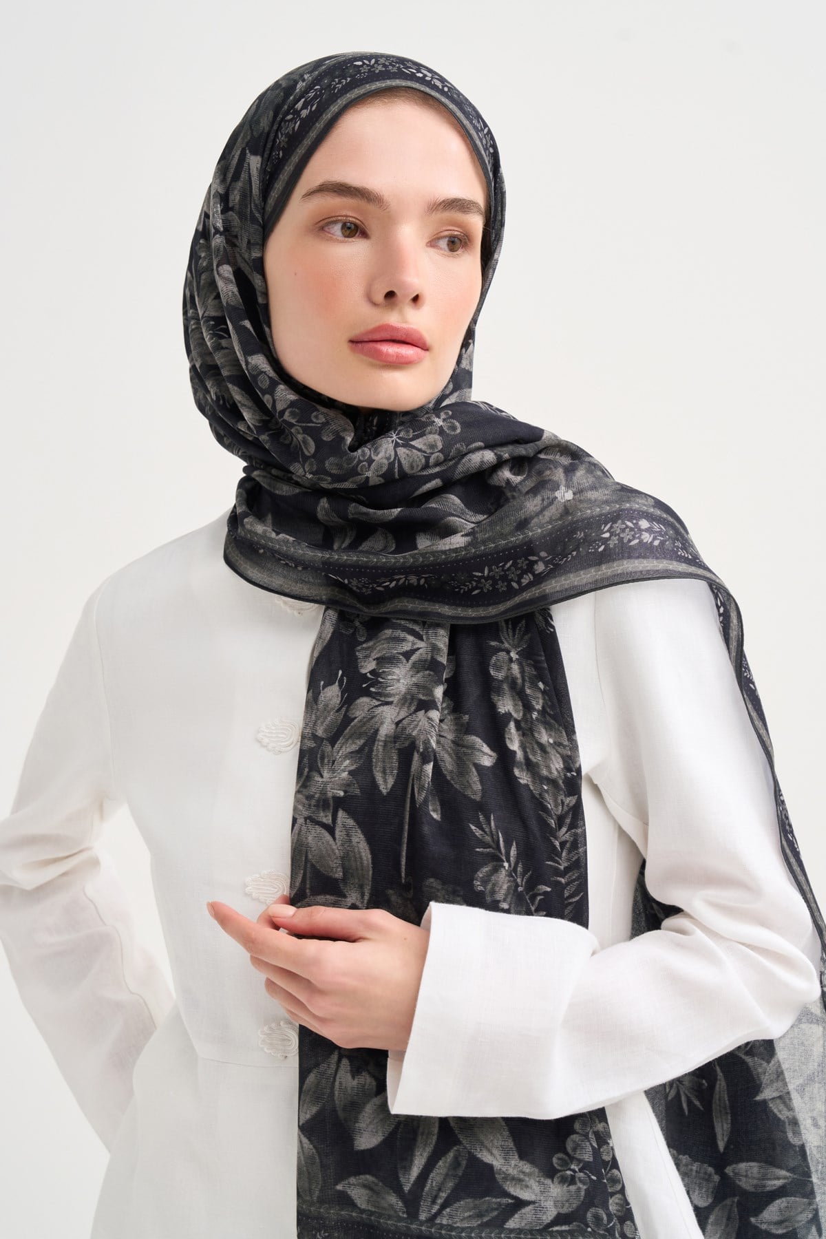 Solene Aria Viscose Scarf Black