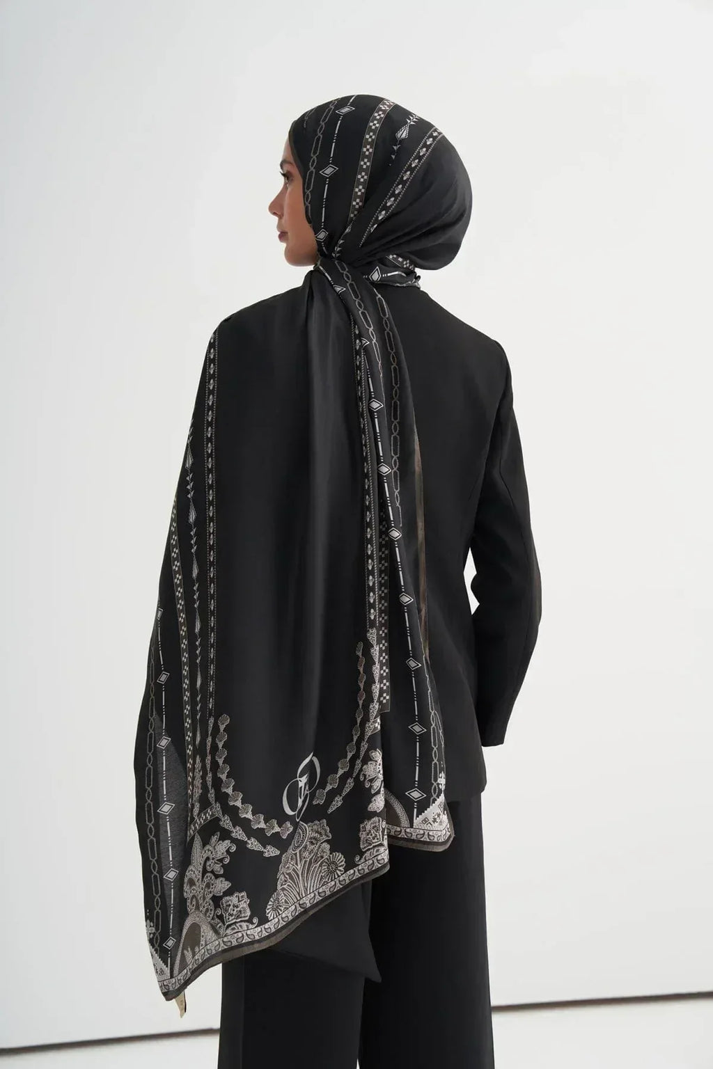 Saphire Incira Viscose/Rayon Scarf Anthracite