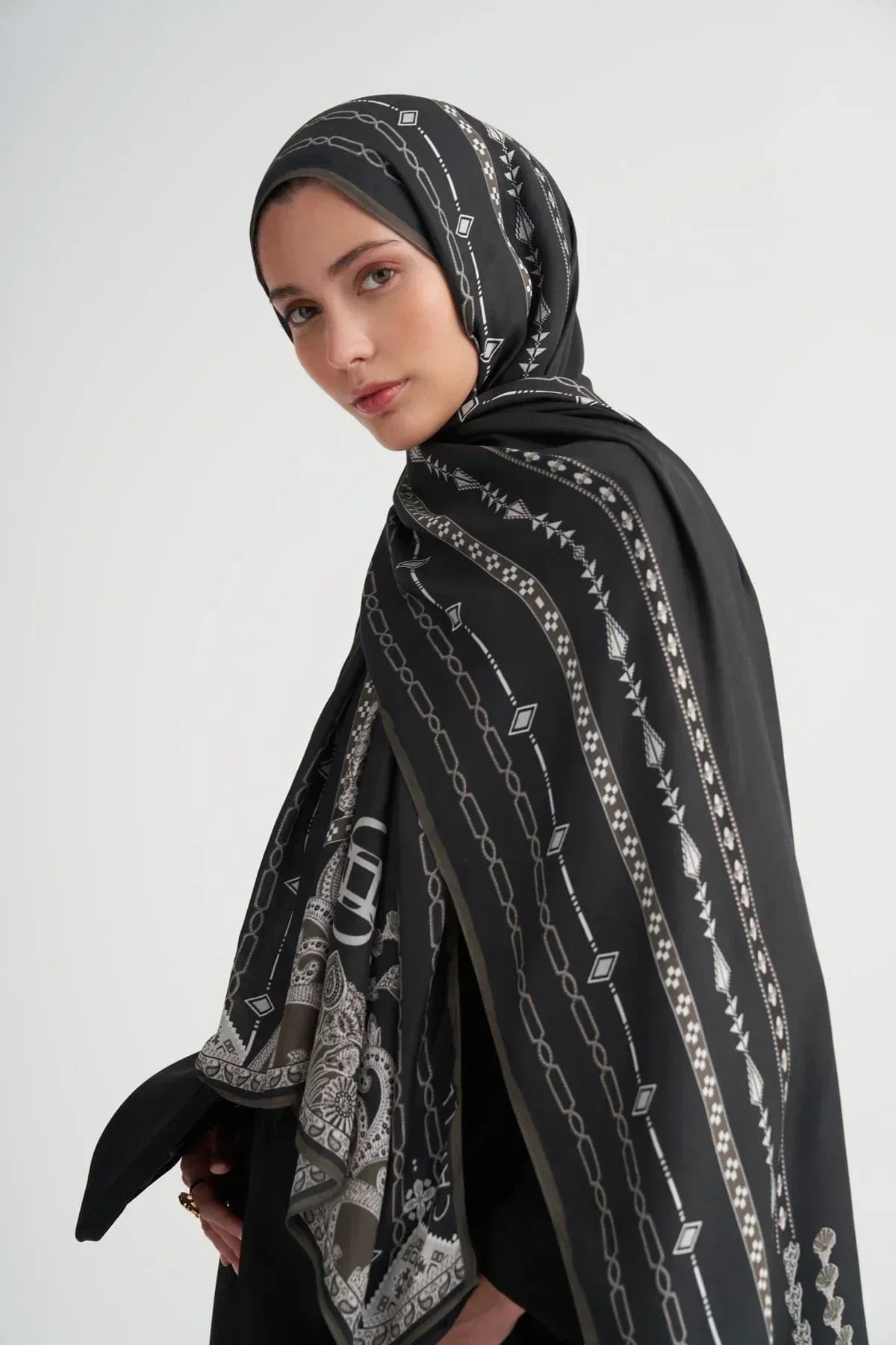 Saphire Incira Viscose/Rayon Scarf Anthracite