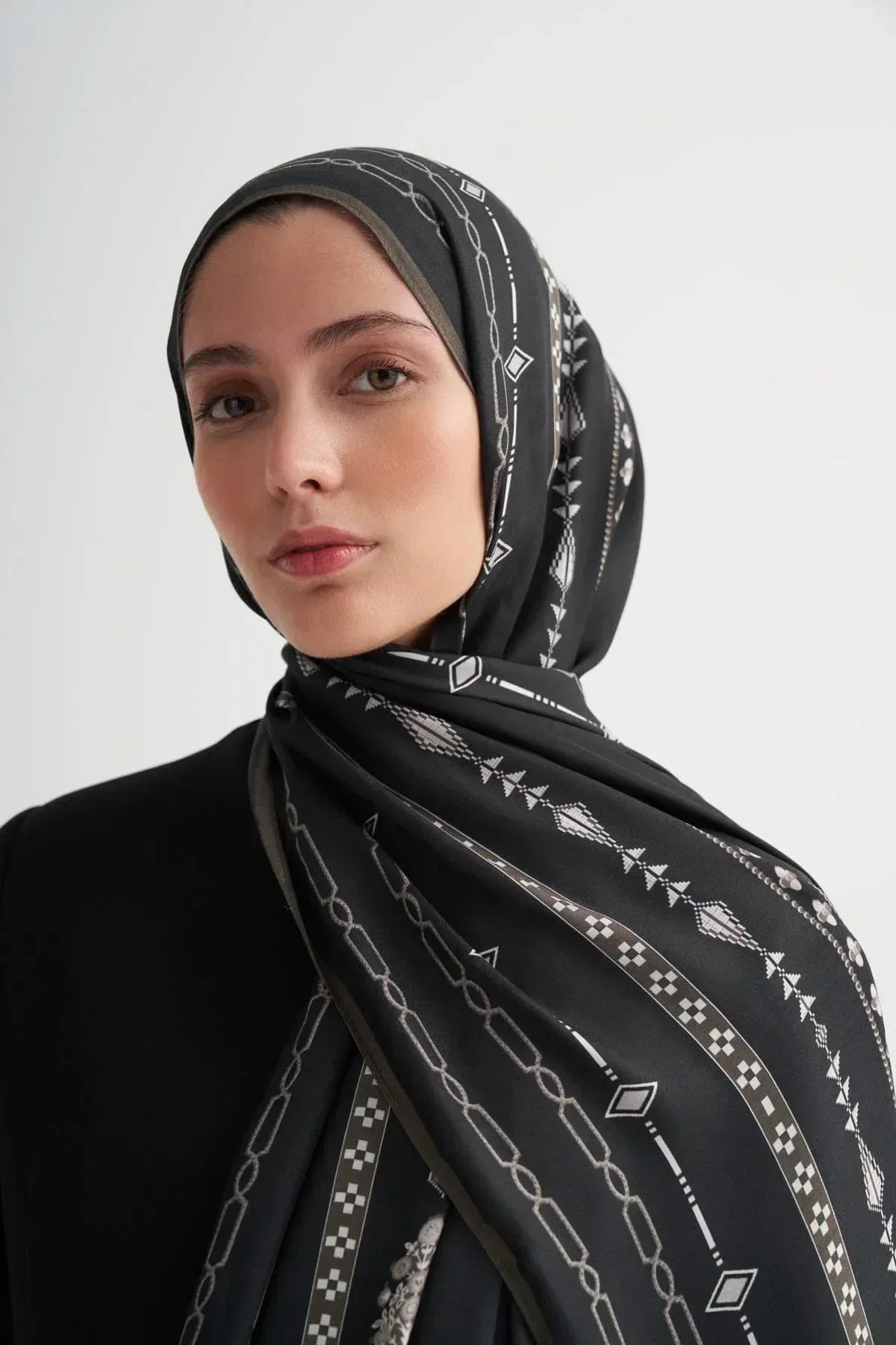 Saphire Incira Viscose/Rayon Scarf Anthracite